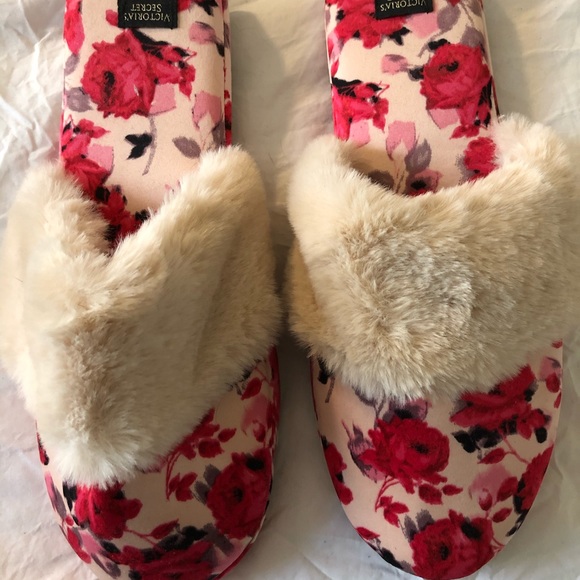 New Victoria’s Secret Floral Slippers - Picture 1 of 1